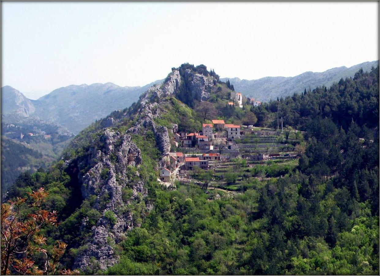 Villa Mini Stone House Omiš Exterior foto